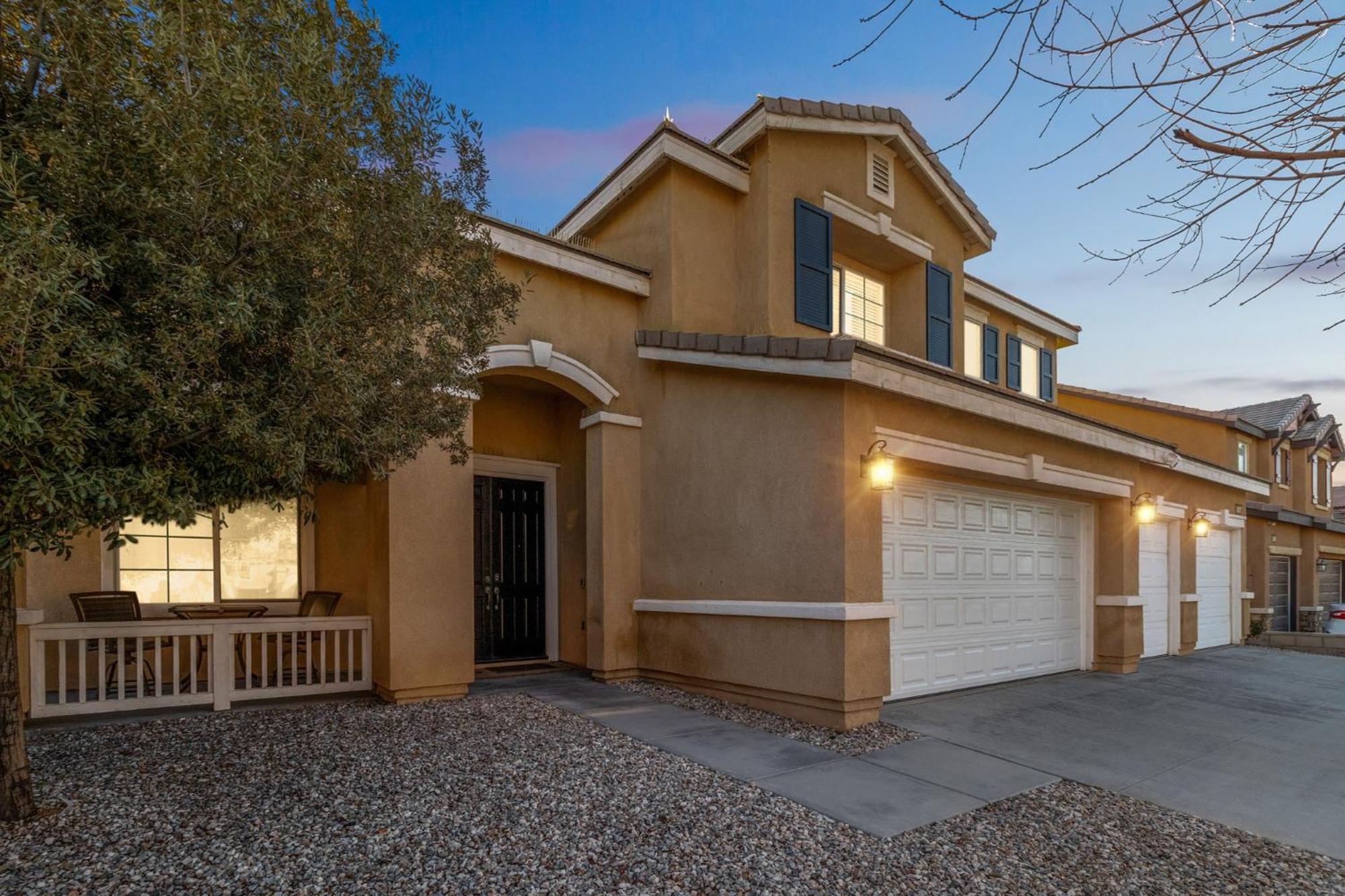 5Br 3Ba Home - King Beds - Fast Wifi Home Victorville Exterior photo